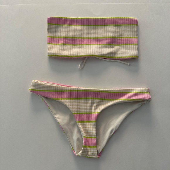 L*Space Reversible Bikini Set - Top Size L Adjustable - Bottom Size S. - Picture 6 of 12